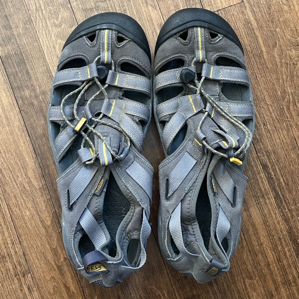 Men’s Keen breathable hiking and water sandal shoes, size 12